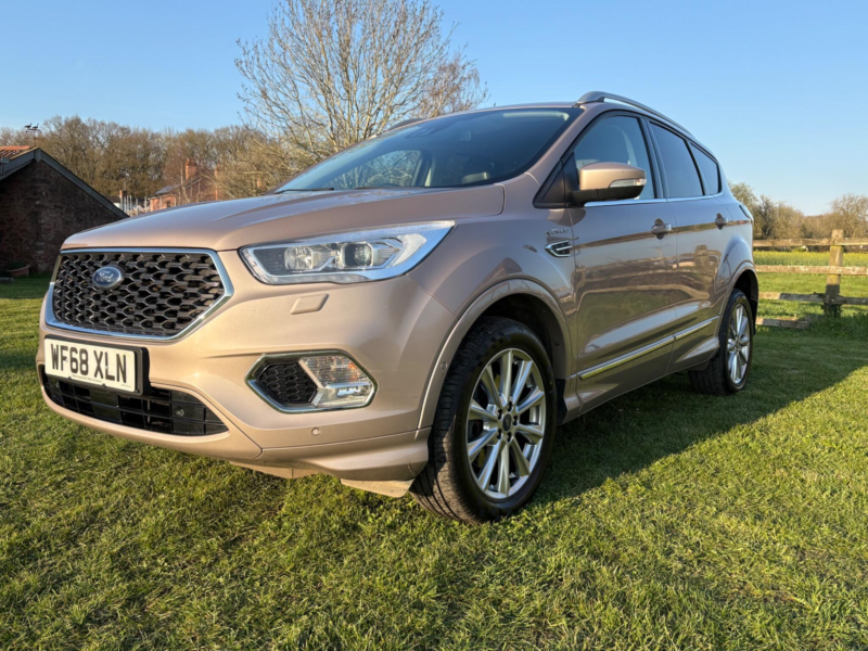 2018 Ford Kuga 1.5t Ecoboost Vignale Auto AWD Euro 6 (s/s) 5dr in Bronze — image 1