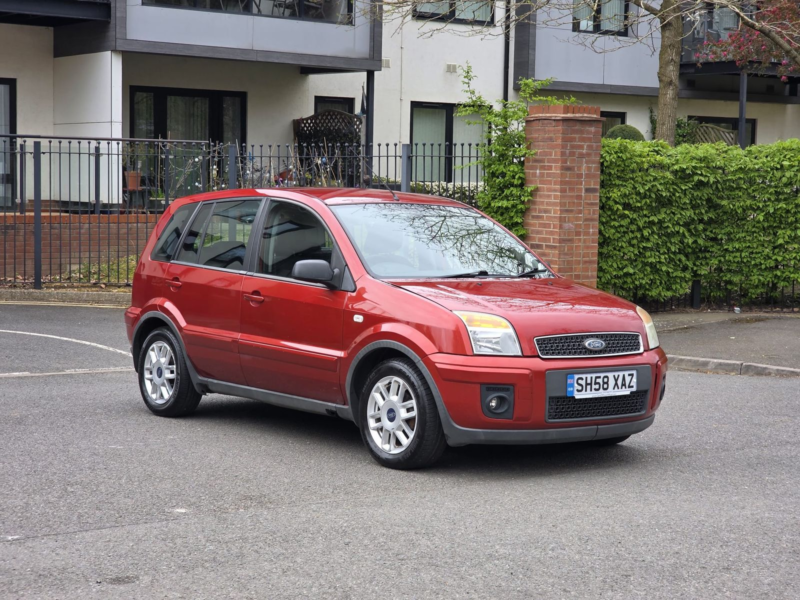 2009 Ford Fusion 1.6 Zetec Climate Hatchback 5dr Petrol Automatic (181 G/km, 99 Bhp) in Red — image 1