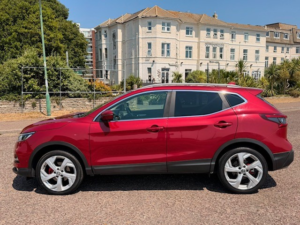 2017 Nissan Qashqai 1.5 Dci Tekna in Red — image 6