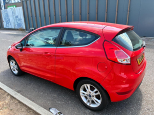 2015 Ford Fiesta 1.25 Zetec Euro 6 3dr in Red — image 4