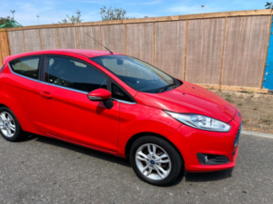 2015 Ford Fiesta 1.25 Zetec Euro 6 3dr in Red — image 6