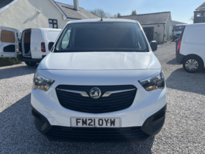 2021 Vauxhall Combo 1.5 Turbo D 2300 Dynamic in White — image 2