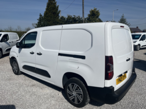 2021 Vauxhall Combo 1.5 Turbo D 2300 Dynamic in White — image 6