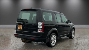 2015 Land Rover Discovery 4 3.0 Sd V6 Hse Auto 4WD Euro 6 (s/s) 5dr in Black — image 4