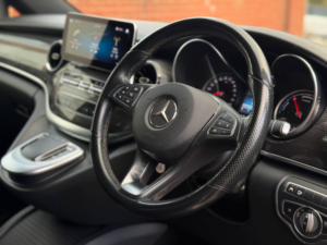 2020 Mercedes-Benz Eqv Eqv 300e 90kwh Sport (premium) MPV 5dr Electric Auto (204 Ps) in Silver — image 2