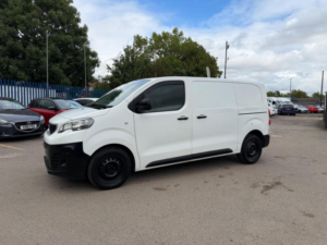 2017 Peugeot Expert 2.0 Bluehdi 1400 Professional Standard Panel Van Mwb Euro 6 (s/s) 6dr in White — image 3