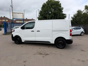 2017 Peugeot Expert 2.0 Bluehdi 1400 Professional Standard Panel Van Mwb Euro 6 (s/s) 6dr in White — image 4