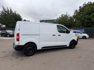 2017 Peugeot Expert 2.0 Bluehdi 1400 Professional Standard Panel Van Mwb Euro 6 (s/s) 6dr in White — image 5