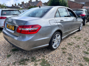 2011 Mercedes-Benz E Class 2.1 E250 Cdi Blueefficiency Sport in Silver — image 3