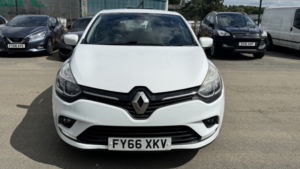 2016 Renault Clio 1.5 Dynamique Nav Dci 90 in White — image 6