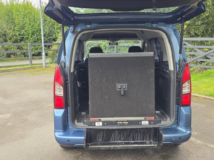 2014 Peugeot Partner Tepee 1.6 Hdi Tepee S MPV 5dr Diesel Egc (s/s) (125 G/km, 92 Bhp) in Blue — image 5