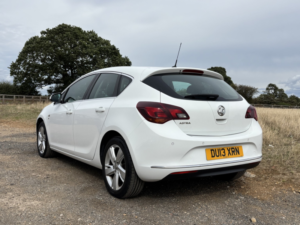 2013 Vauxhall Astra 1.6 16v Sri in White — image 3