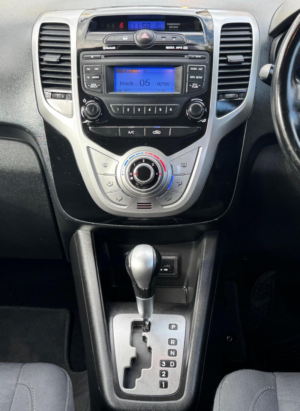 2015 Hyundai Ix20 1.6 Active Auto Euro 5 5dr in Grey — image 3