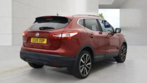 2015 Nissan Qashqai 1.2 Dig-T Tekna Xtron 2WD Euro 6 (s/s) 5dr in Red — image 3