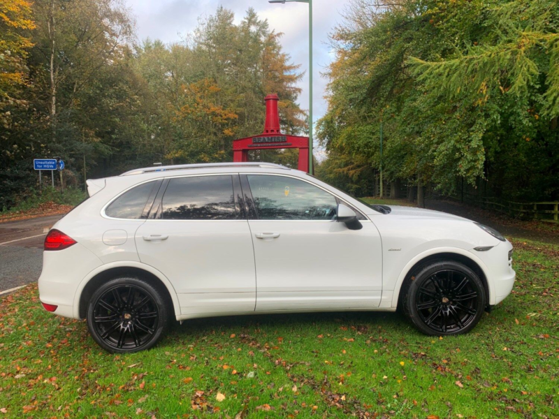 2013 Porsche Cayenne D V6 Tiptronic in White — image 1