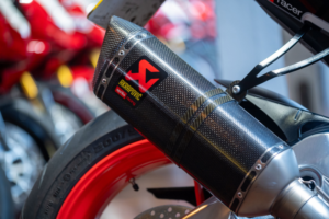 2019 Aprilia Tuono 1100 V4 *akrapovic End Can* in Grey — image 6