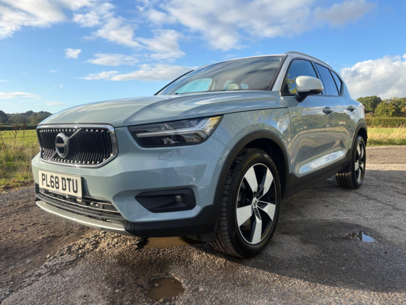 2019 Volvo Xc40 2.0 T4 Momentum Pro Auto AWD Euro 6 (s/s) 5dr in Blue — image 1