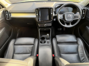 2019 Volvo Xc40 2.0 T4 Momentum Pro Auto AWD Euro 6 (s/s) 5dr in Blue — image 2