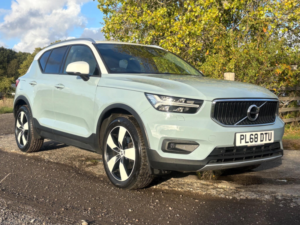 2019 Volvo Xc40 2.0 T4 Momentum Pro Auto AWD Euro 6 (s/s) 5dr in Blue — image 3