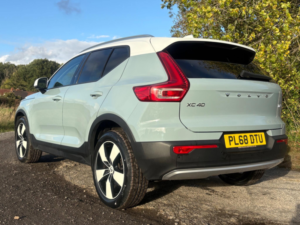 2019 Volvo Xc40 2.0 T4 Momentum Pro Auto AWD Euro 6 (s/s) 5dr in Blue — image 6