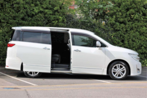 2010 Nissan Elgrand 3.5 Highway Star 5dr 8 Seats in White — image 3
