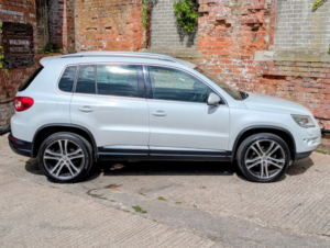 2010 Volkswagen Tiguan 2.0 in White — image 6