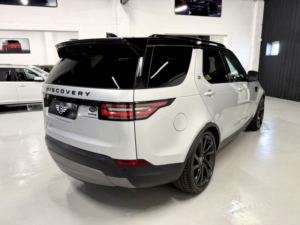 2019 Land Rover Discovery 3.0 Sd V6 Hse Luxury in Silver — image 2