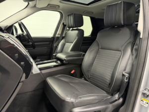 2019 Land Rover Discovery 3.0 Sd V6 Hse Luxury in Silver — image 3