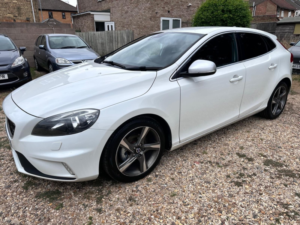 2014 Volvo V40 1.6 D2 R-Design in White — image 3