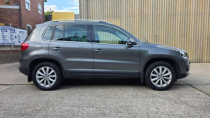 2014 Volkswagen Tiguan 2.0 Tdi Bluemotion Tech Match DSG 4WD Euro 5 (s/s) 5dr in Grey — image 5