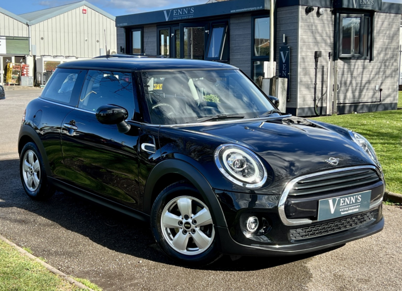 2021 MINI Hatch 1.5 3-Door Hatch Cooper Classic in Black — image 1