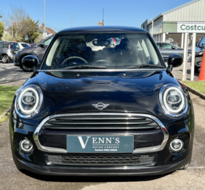 2021 MINI Hatch 1.5 3-Door Hatch Cooper Classic in Black — image 2
