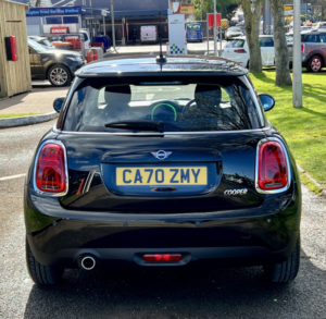 2021 MINI Hatch 1.5 3-Door Hatch Cooper Classic in Black — image 6