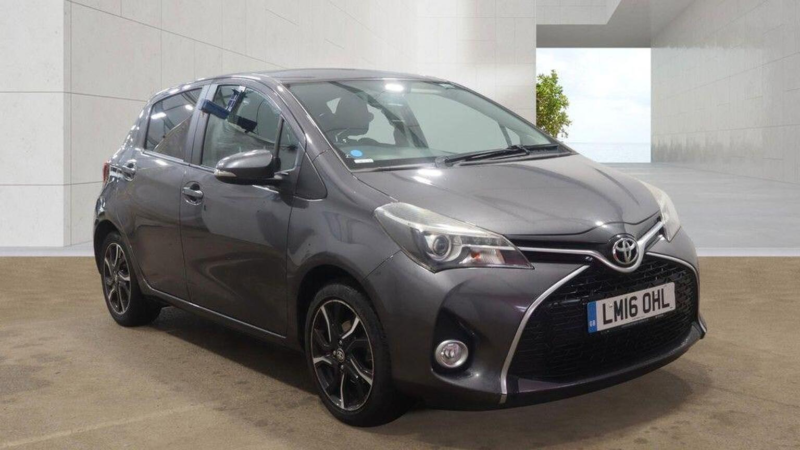 2016 Toyota Yaris 1.33 Dual Vvt-I Design Euro 6 5dr in Grey — image 1