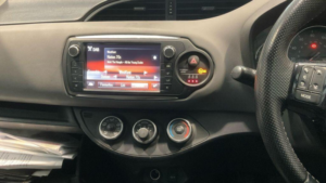 2016 Toyota Yaris 1.33 Dual Vvt-I Design Euro 6 5dr in Grey — image 4