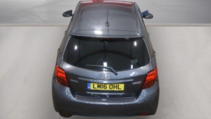 2016 Toyota Yaris 1.33 Dual Vvt-I Design Euro 6 5dr in Grey — image 5