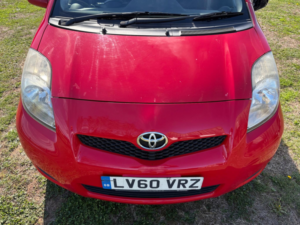 2010 Toyota Yaris 1.33 Dual Vvt-I Tr Euro 4 (s/s) 5dr in Red — image 4