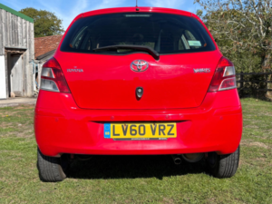 2010 Toyota Yaris 1.33 Dual Vvt-I Tr Euro 4 (s/s) 5dr in Red — image 5