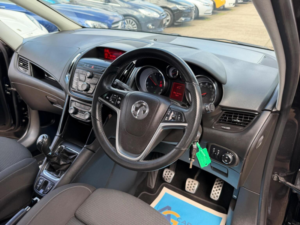 2012 Vauxhall Zafira Tourer 2.0 Cdti Sri Euro 5 (s/s) 5dr in Black — image 3