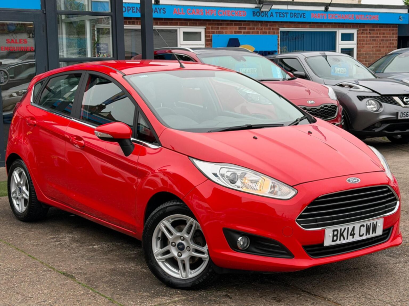 2014 Ford Fiesta 1.25 Zetec Euro 5 5dr in Red — image 1