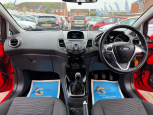 2014 Ford Fiesta 1.25 Zetec Euro 5 5dr in Red — image 2