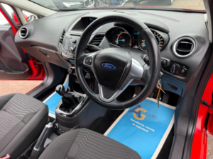 2014 Ford Fiesta 1.25 Zetec Euro 5 5dr in Red — image 3
