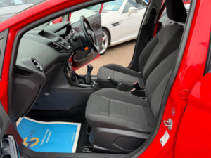 2014 Ford Fiesta 1.25 Zetec Euro 5 5dr in Red — image 4