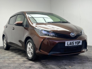 2015 Toyota Yaris 1.33 Dual Vvt-I Icon Multidrive S Euro 5 5dr Euro 5 in Brown — image 5
