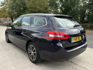 2016 Peugeot 308 Sw 1.6 Bluehdi Allure in Blue — image 2