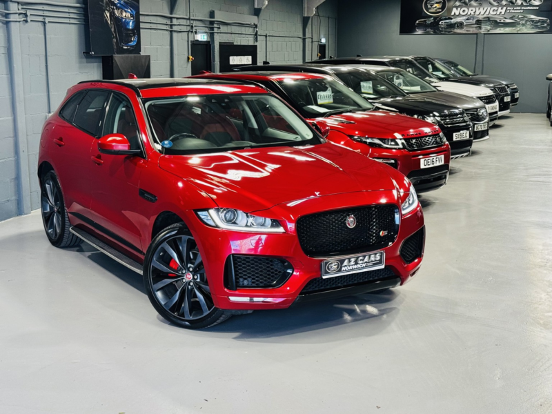 2017 Jaguar F-Pace 3.0 D300 V6 S in Red — image 1