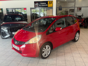 2015 Honda Jazz 1.4 I-Vtec Es Plus T in Red — image 4