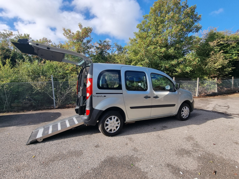 2011 Renault Kangoo MPV 2009 - 2012 in Grey — image 1