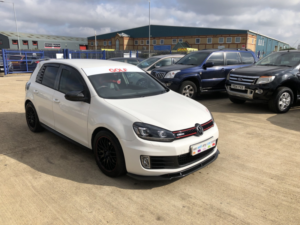 2010 Volkswagen Golf 1.6 Tdi Bluemotion in White — image 2