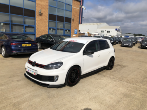 2010 Volkswagen Golf 1.6 Tdi Bluemotion in White — image 3